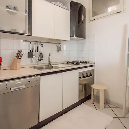 Guesthost - Charming Seaview Flat With Veranda!