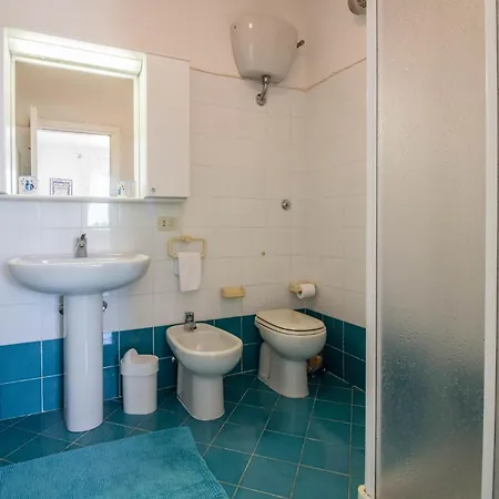 Guesthost - Charming Seaview Flat With Veranda! Apartment Cannigione