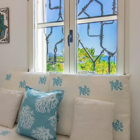 Apartment Guesthost - Charming Seaview Flat With Veranda! Cannigione